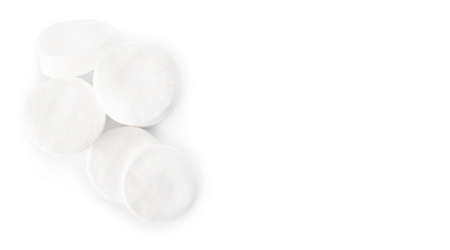 Many round cotton pads on white backgroundの写真素材