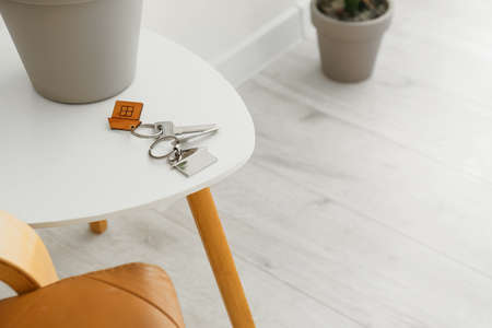 White table with keys from house in hallwayの写真素材