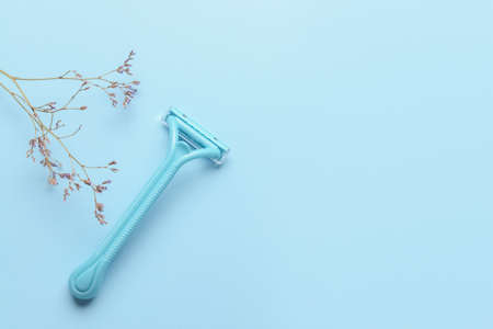 Razor hair removal on blue backgroundの写真素材