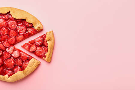 Tasty strawberry pie on color background