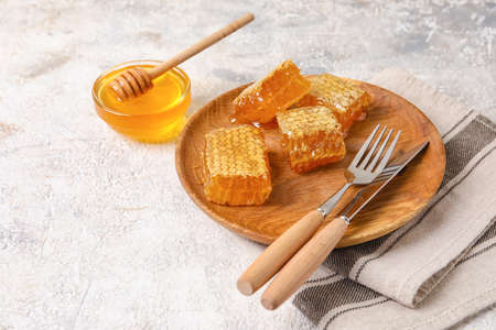 Plate with honey combs on light backgroundの写真素材