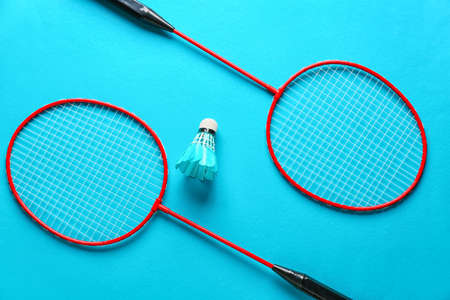 Badminton rackets and shuttlecock on color backgroundの写真素材