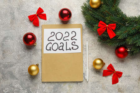 Christmas wreath, bows, balls and notebook with text 2022 GOALS on grunge backgroundの写真素材