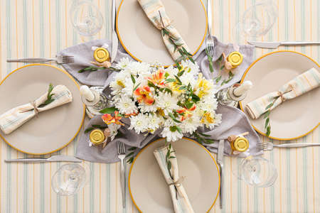 Honey bonbonnieres on served for wedding table