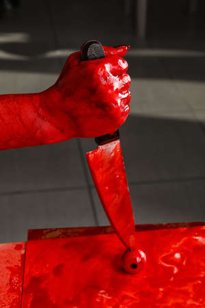 Maniac with bloodstained knife at the place of crime