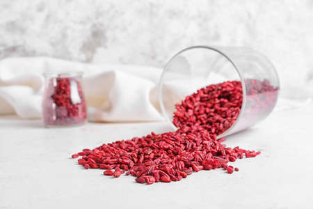 Glass bowl with dried barberries on light backgroundの写真素材