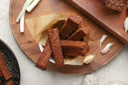 Bowl with tasty rye croutons on tableの写真素材