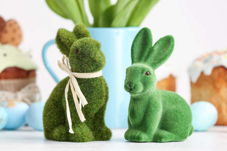 Green Easter bunnies on tableの写真素材