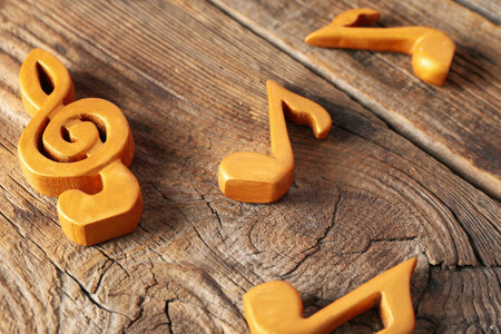 Note signs on wooden background