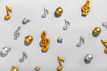 Note signs with Christmas balls on gray backgroundの写真素材