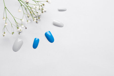 Press-on nails with flowers on white backgroundの写真素材