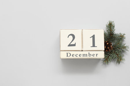 Cube calendar with date of winter solstice and fir branches on light backgroundの写真素材