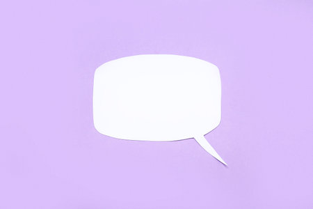 Blank speech bubble on lilac backgroundの写真素材