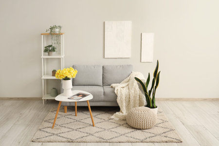 Vase with beautiful narcissus flowers on coffee table in living roomの写真素材