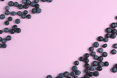 Sweet fresh blueberries on lilac backgroundの写真素材