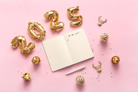 Blank to-do list with Christmas decor and figure 2025 on pink backgroundの写真素材