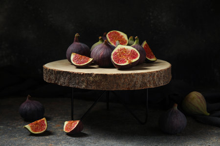 Wooden stand with fresh ripe figs on grunge tableの写真素材