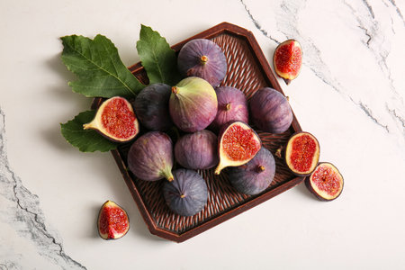 Tray with fresh ripe figs on white backgroundの写真素材