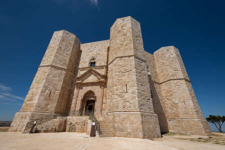 Andria, Puglia, Castel del Monte. Castel del Monte is a thirteenth century fortress built by the Emperor of the Holy Roman Empire Frederick II in the plateau of western Murge, in Puglia.のeditorial素材