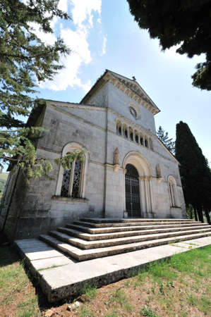 Amaseno, Frosinone, Lazio. Church of S. Maria dell'Auricola. The white bulk of the church, dating back to the 13th century, stands out on the summit of the homonymous hill, at an altitude of 270 m.のeditorial素材