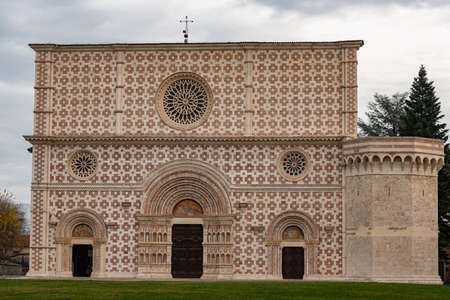 L'Aquila, Abruzzo, Basilica of Santa Maria di Collemaggio, a religious symbol of the city, dating back to 1288のeditorial素材