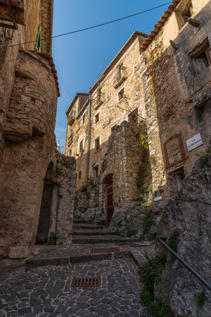 Pesche, village in the province of Isernia, in Molise, perched along the steep slopes of Mount San Marco, a white spot against the green of the mountain and the gray of the stones.の写真素材