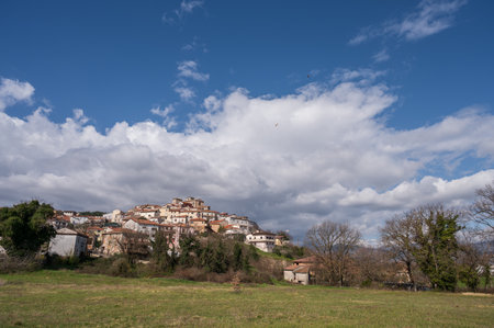 Macchia d'Isernia is an Italian town of 1,008 inhabitants in the province of Isernia in Molise. The most important monuments are the baronial castle D'Alena and the church of San Nicola di Bari.の写真素材