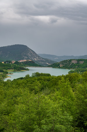 The lake of Castel S. Vincenzo is an artificial basin built in the late 1950s for hydroelectric purposes. The lake has an area of 6,140 kmÂ² and has a capacity of 10 million cubic metresの写真素材