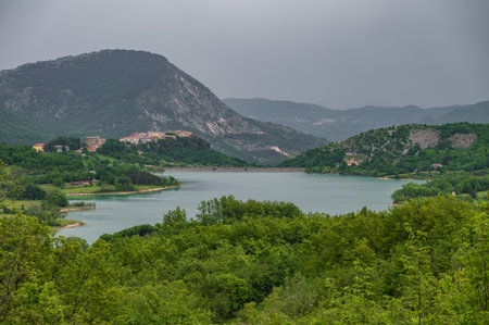 The lake of Castel S. Vincenzo is an artificial basin built in the late 1950s for hydroelectric purposes. The lake has an area of 6,140 kmÂ² and has a capacity of 10 million cubic metresの写真素材