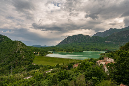 The lake of Castel S. Vincenzo is an artificial basin built in the late 1950s for hydroelectric purposes. The lake has an area of 6,140 kmÂ² and has a capacity of 10 million cubic metresの写真素材