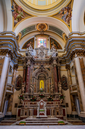 The Cathedral of the Madonna del Ponte is the main place of worship in Lanciano. In Feb. 1909, Pope Pius X elevated it to the rank of minor basilica, and in 1940 it was declared a National Monumentの写真素材