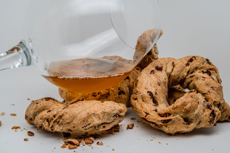 These taralli with lard and pepper are irresistible and also very simple to prepare. One bite, close...