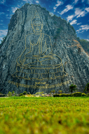 Buddha Mountain a biggest image of Buddha engraved on the rock. Thai text below: created in 1996, buddha's name is Phra Puttha Maha Wachira Uttamopat Satsada. Pattaya, Thailandの写真素材