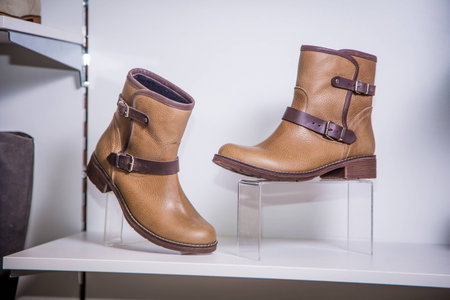 Women's spring shoes are on the shelf