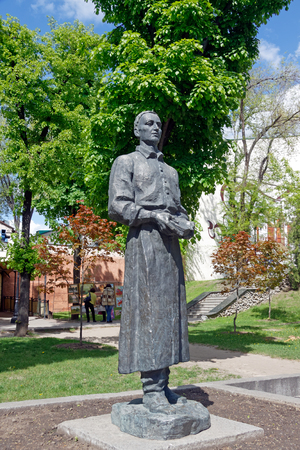 Kharkiv, Ukraine - May 3, 2016: The monument to philosopher and poet Hryhorii Skovoroda (1722 - 1794) in the square near the Cathedral of the Dormition in Kharkiv, Ukraineのeditorial素材