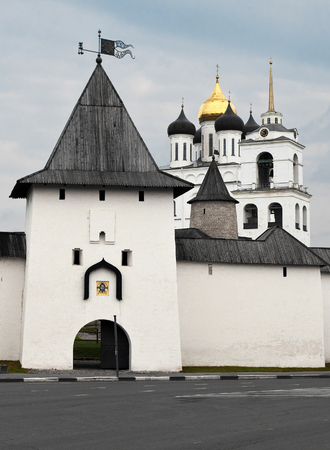 View of Pskov's kremlin and church of Holy Trinityのeditorial素材