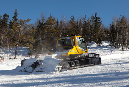 Snowcat moves to the "White Mountain" ski resort. Nizhny Tagil. Russiaのeditorial素材