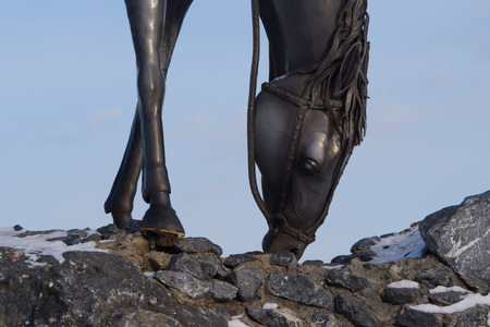 sculpture of a horse close-up against the skyの写真素材