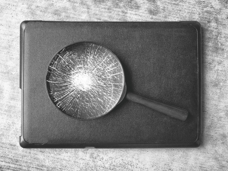 magnifying glass with broken glass top viewの写真素材