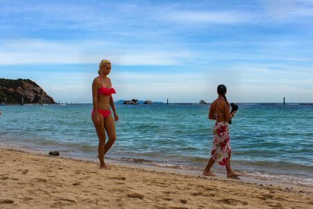 Pattaya, Thailand-may 28, 2014 : tourists on the beach of Kohlan islandのeditorial素材