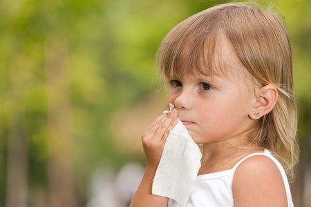 A serious little girl is wipes a mouth after meal
の写真素材