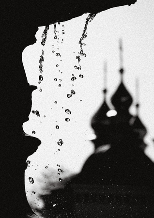 Kiev, Ukraine: black and white photo, the image of the Church domes on the background drops from a fountain.の写真素材