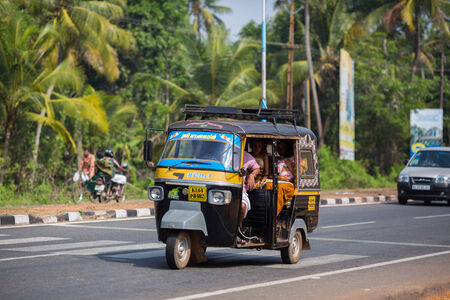 KOCHIN, INDIA-FEBRUARY 24: Street of Indian city 24, 2013 in Kochin, India. People on the street of indian townのeditorial素材