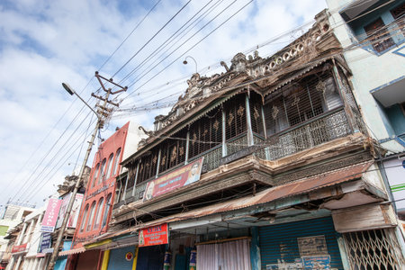 MADURAI, INDIA-FEBRUARY 16: Street of Indian city 16, 2013 in Madurai, India. People on the street of indian townのeditorial素材