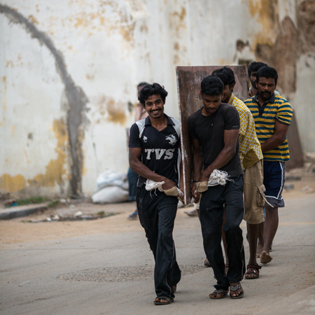 TRICHY, INDIA-FEBRUARY 14: Street of Indian city 14, 2013 in Trichy, India. People on the street of indian townのeditorial素材