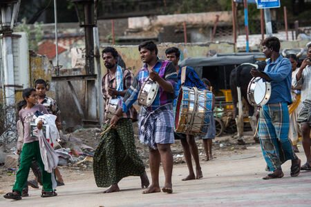 MADURAI, INDIA-FEBRUARY 16: Street of Indian city 16, 2013 in Madurai, India. People on the street of indian townのeditorial素材