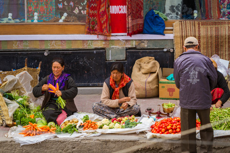 LEH, INDIA-SEPTEMBER 3: Ladakh PeopleÂ 3, 2011 in Leh, India. Indian people on the street in Leh. Ladakh province.のeditorial素材