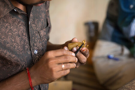 THANGAUR, INDIA-FEBRUARY 13: Sculptor in the workshop 13, 2013 in Thangaur, India. Sculptor artist make cuprum statue.のeditorial素材