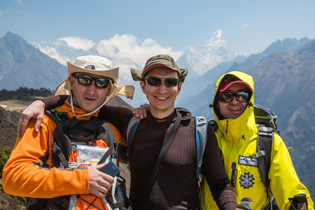 SAGARMATHA, NEPAL-APRIL 28: Himalayas people 28, 2016 in Sagarmatha, Nepal. People on the track to the Everest Base Camp.のeditorial素材