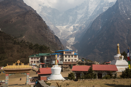 TENGBOCHE, NEPAL-APRIL 29: Tengboche Monastery 29, 2016 in Tengboche, Nepal. One of the highest monasteries in the worldのeditorial素材